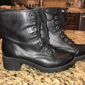 Only worn once black combat boots!!!